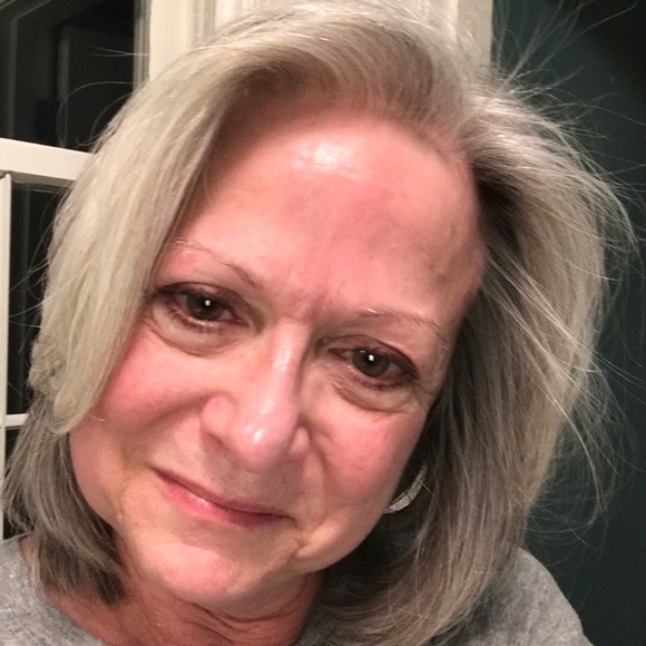 Meet your Posher, Debbie - Picture 1 of 1